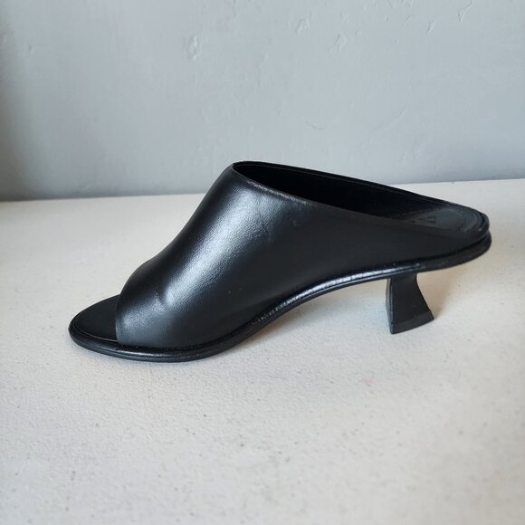 Mercedes Castillo Mule "EUC" - Picture 10 of 16